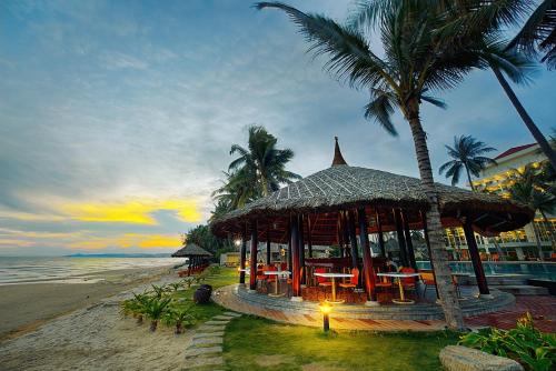Beach, Muong Thanh Holiday Mui Ne Hotel in Phan Thiet Beach, Muong Thanh Holiday Mui Ne Hotel in Phan Thiet