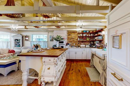 Provincial French Cottage in Lehigh Acres (FL) Provincial French Cottage in Lehigh Acres (FL)