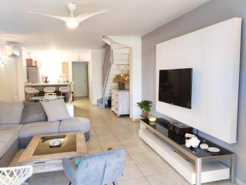 Beachfront bliss in Orient Bay! in Orient Bay Beachfront bliss in Orient Bay! in Orient Bay