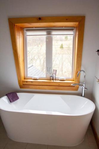 La Vérivraie/Truly -Hébergement touristique/Tourist accomodation (La Verivraie/Truly -Hebergement touristique/Tourist accomodation) in North Hatley (QC) La Vérivraie/Truly -Hébergement touristique/Tourist accomodation (La Verivraie/Truly -Hebergement touristique/Tourist accomodation) in North Hatley (QC)