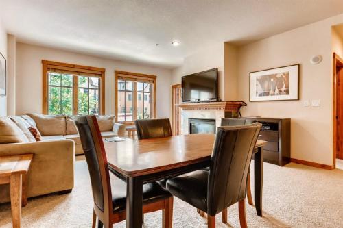 Kitchen, 1 Bedroom Mountain View Condo Located In Historic Downtown Breckenridge Close To Shopping, Dining, N in Warrior's Mark Kitchen, 1 Bedroom Mountain View Condo Located In Historic Downtown Breckenridge Close To Shopping, Dining, N in Warrior's Mark