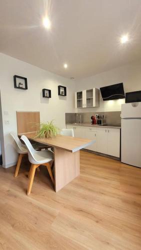 Maison Esprit Nature - Puy du Fou in Saint Laurent Sur Sevre Maison Esprit Nature - Puy du Fou in Saint Laurent Sur Sevre