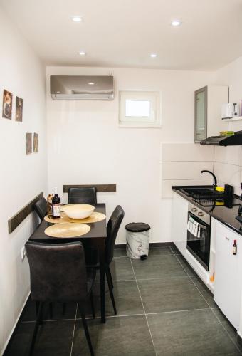 Čudna šuma apartmani Vrdnik (Cudna suma apartmani Vrdnik) in Vrdnik Čudna šuma apartmani Vrdnik (Cudna suma apartmani Vrdnik) in Vrdnik