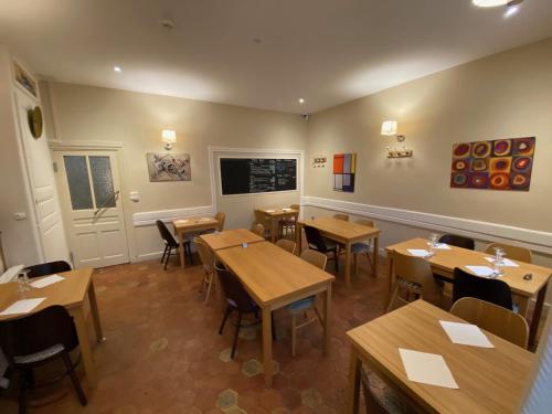 Étterem, Le Dauphiné (Le Dauphine) in Chatillon-En-Diois Étterem, Le Dauphiné (Le Dauphine) in Chatillon-En-Diois