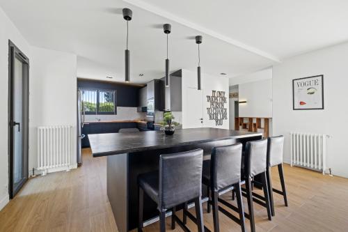 Facilities, Nice Renting - BELLET - Live A Dream Villa Pool 3 Bedroom Garden Parking in Ventabrun Facilities, Nice Renting - BELLET - Live A Dream Villa Pool 3 Bedroom Garden Parking in Ventabrun