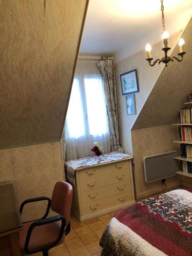 Yufan in La Ville-du-Bois Yufan in La Ville-du-Bois