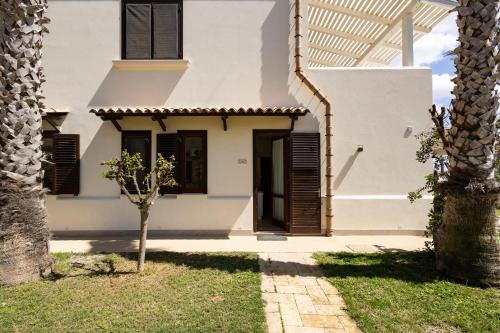 Two-Bedroom Apartment with Sea View image 1