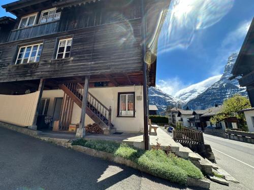 منظر, Wetterhorn in مركز مدينة جريندلوالد منظر, Wetterhorn in مركز مدينة جريندلوالد