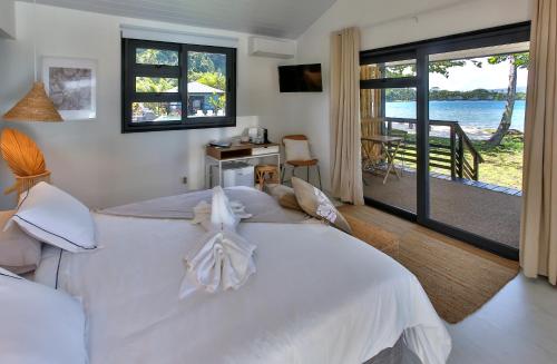 Sublime Tahiti Beach Retreat in Papeari Sublime Tahiti Beach Retreat in Papeari