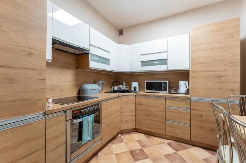 Hostelio - Tanie i komfortowe pokoje, parking, sklep na miejscu in Jelenia Gora Hostelio - Tanie i komfortowe pokoje, parking, sklep na miejscu in Jelenia Gora