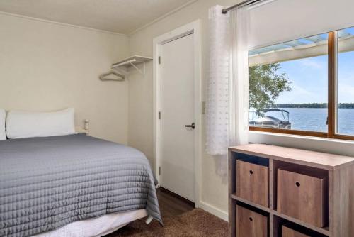 Scenic Fife Lake Lodge 1 King & 1 Queen Suite