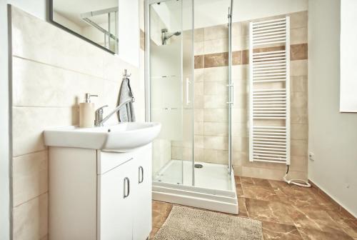 淋浴間, Penzion bazén víno sklep U Palečků (Penzion bazen vino sklep U Palecku) in 德漢斯歐芬 淋浴間, Penzion bazén víno sklep U Palečků (Penzion bazen vino sklep U Palecku) in 德漢斯歐芬