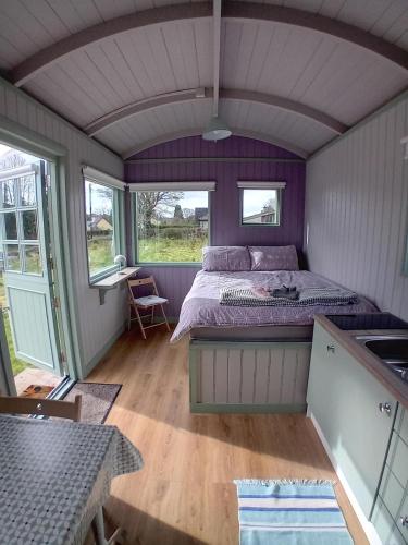 Guestroom, Market Street Shepherd's Hut Leitrim in Dromahair Guestroom, Market Street Shepherd's Hut Leitrim in Dromahair