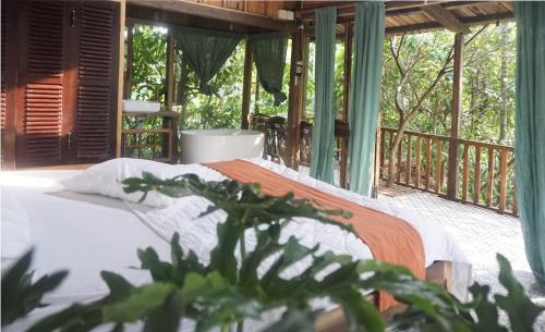 Balcony/terrace, MOON GARDEN RIVERSIDE in Perfume River Balcony/terrace, MOON GARDEN RIVERSIDE in Perfume River