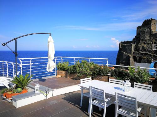 The sea you can feel in Aci Castello The sea you can feel in Aci Castello