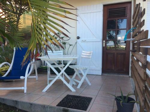 Studio cosy climatise vue mer a 2 min de la plage in Le Moule Studio cosy climatise vue mer a 2 min de la plage in Le Moule