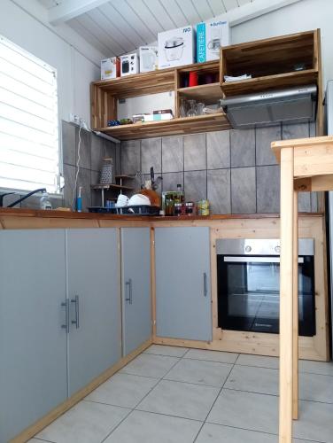 Cozinha, 36 Baltazia, Meublé de tourisme 3 étoiles (36 Baltazia, Meuble de tourisme 3 etoiles) in Berard Cozinha, 36 Baltazia, Meublé de tourisme 3 étoiles (36 Baltazia, Meuble de tourisme 3 etoiles) in Berard
