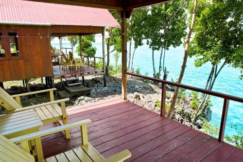 Maratua Guesthouse in Maratua Teluk Harapan Maratua Guesthouse in Maratua Teluk Harapan