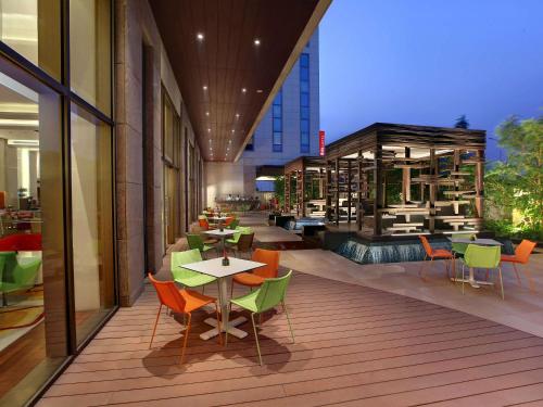 Widok z zewnątrz, ibis New Delhi Aerocity - An AccorHotels Brand in New Delhi Widok z zewnątrz, ibis New Delhi Aerocity - An AccorHotels Brand in New Delhi