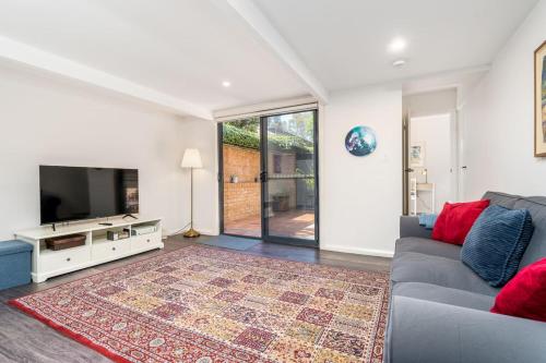 Ruang bersama/area TV, Peaceful 1BR Home near Canberra Hospital - Hosted by CanStay in Red Hill Ruang bersama/area TV, Peaceful 1BR Home near Canberra Hospital - Hosted by CanStay in Red Hill
