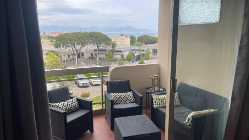 Balcony/terrace, Joli studio vue mer, piscine, Tennis, Parking in Maure Balcony/terrace, Joli studio vue mer, piscine, Tennis, Parking in Maure