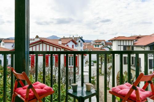 Terraza/balcón, Logis Hotel & Restaurant Bergeret Sport in Hendaye Terraza/balcón, Logis Hotel & Restaurant Bergeret Sport in Hendaye