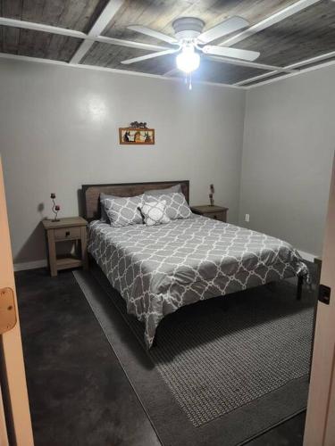 Quiet Guest Cabin in Andalusia, Alabama in Andalusia (AL) Quiet Guest Cabin in Andalusia, Alabama in Andalusia (AL)