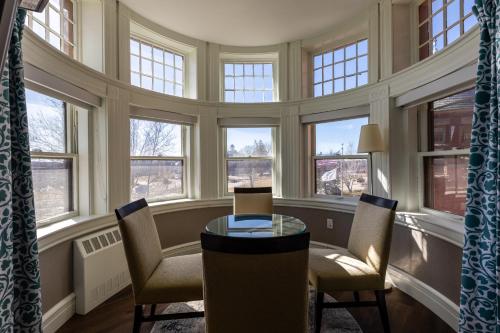 Létesítmények, The Centennial Hotel in Concord Létesítmények, The Centennial Hotel in Concord