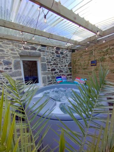 Pezsgőfürdő, Jolie maison au calme et proche mer avec spa en option in Les Pieux Pezsgőfürdő, Jolie maison au calme et proche mer avec spa en option in Les Pieux