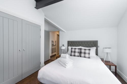 Cool urban apartment with stunning Castle views