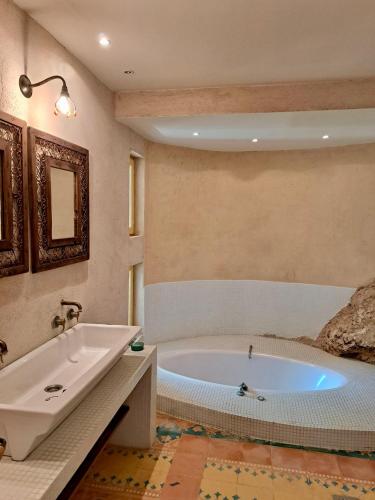 Bathroom, Spacious Dream Villa near Monaco in Menton Bathroom, Spacious Dream Villa near Monaco in Menton