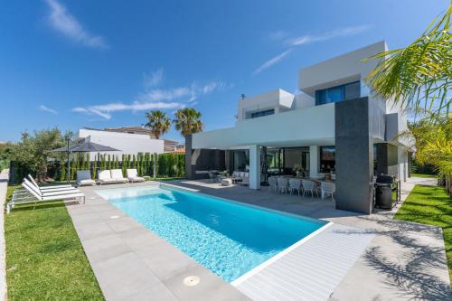 Villa Serenidad by Oliva Nova