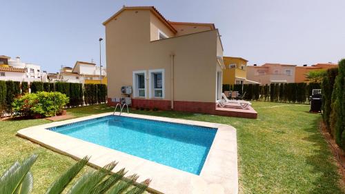 Pinnacle by Oliva Nova