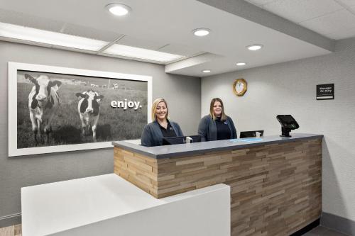 Lobby, Hampton Inn Bridgeport/Clarksburg in Bridgeport Lobby, Hampton Inn Bridgeport/Clarksburg in Bridgeport