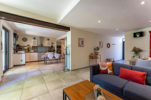 Konyha, Le Mas de Liam - Maison de plain-pied climatisée (Le Mas de Liam - Maison de plain-pied climatisee) in Comps Konyha, Le Mas de Liam - Maison de plain-pied climatisée (Le Mas de Liam - Maison de plain-pied climatisee) in Comps