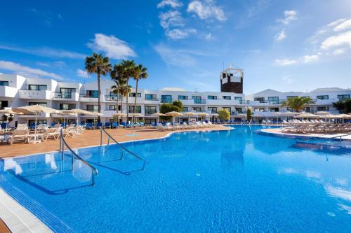 Swimming pool, THB Lanzarote Beach in Lanzarote Swimming pool, THB Lanzarote Beach in Lanzarote