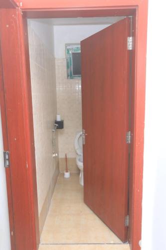 One bedroom fully furnished apartment at bamburi in Момбаса One bedroom fully furnished apartment at bamburi in Момбаса