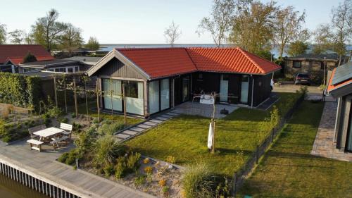 Garden, Ferienhaus mit Zugang zum Wasser in Dongeradeel Garden, Ferienhaus mit Zugang zum Wasser in Dongeradeel