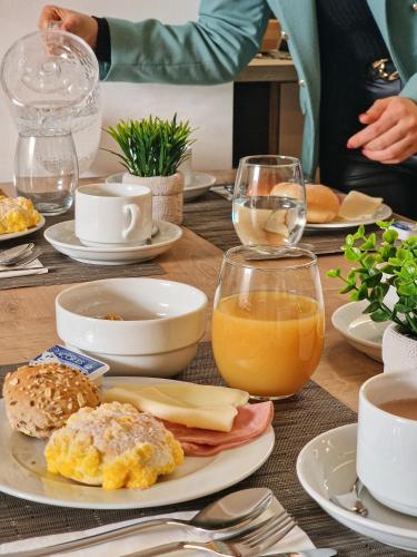 Alimentos e Bebidas, Monturi Hostel in Ponta Delgada Alimentos e Bebidas, Monturi Hostel in Ponta Delgada