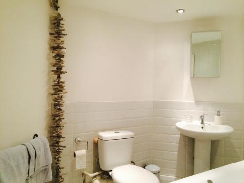 This photo about Superb Cintra Beachside Apartments shared on HyHotel.com