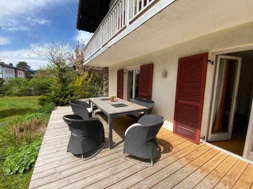 Großzügige Ferienwohnung mit Terrasse und Garten (Großzugige Ferienwohnung mit Terrasse und Garten) in Inzell városközpont Großzügige Ferienwohnung mit Terrasse und Garten (Großzugige Ferienwohnung mit Terrasse und Garten) in Inzell városközpont