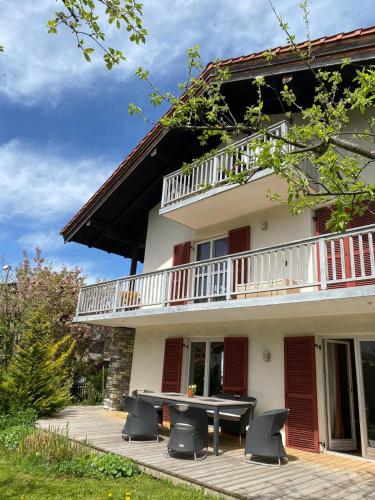Großzügige Ferienwohnung mit Terrasse und Garten (Großzugige Ferienwohnung mit Terrasse und Garten) in Inzell városközpont Großzügige Ferienwohnung mit Terrasse und Garten (Großzugige Ferienwohnung mit Terrasse und Garten) in Inzell városközpont
