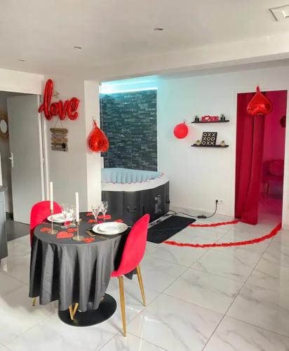 La belle Hirondelle - Love Room Jacuzzi in Morangis La belle Hirondelle - Love Room Jacuzzi in Morangis