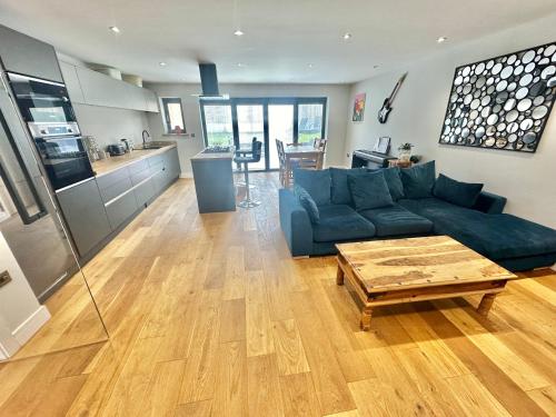 Faciliteiten, Spacious Modern Bungalow with Garden, Hot Tub, Gas BBQ and SKY Sports! in Littledown and Iford Faciliteiten, Spacious Modern Bungalow with Garden, Hot Tub, Gas BBQ and SKY Sports! in Littledown and Iford