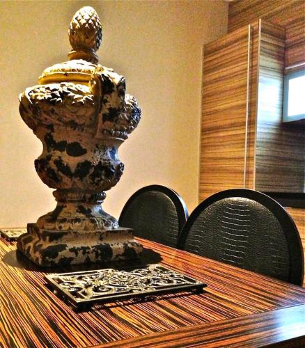 This photo about Rok Plaza shared on HyHotel.com