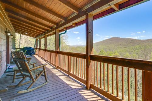 Family Cabin with Private Hot Tub and Views in Boone! in Маріон (Північна Кароліна) Family Cabin with Private Hot Tub and Views in Boone! in Маріон (Північна Кароліна)