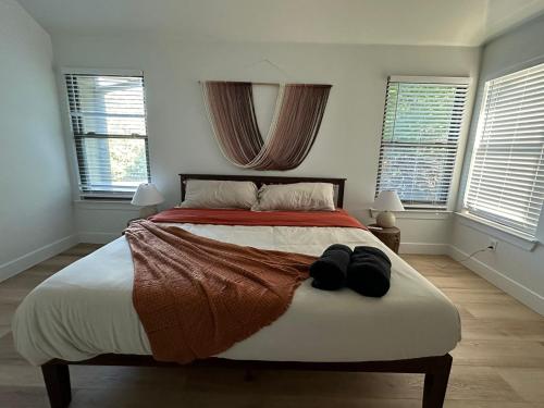 Magical 5BR W Pool, Hot Tub, Lake, Basketball Court in Cedar Hill Magical 5BR W Pool, Hot Tub, Lake, Basketball Court in Cedar Hill