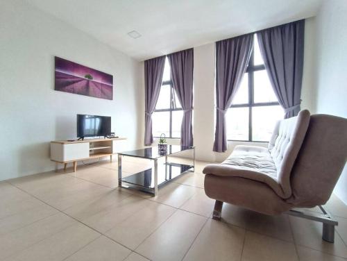 Roxy Apartment 3rd Mile Kch Lovely 2 BR Cozy Stay