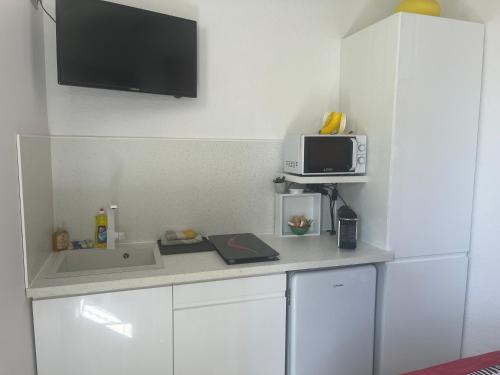 BEGOOD'IZ naturiste Studio indépendant au calme au coeur du village (BEGOOD'IZ naturiste Studio independant au calme au coeur du village) in Agde BEGOOD'IZ naturiste Studio indépendant au calme au coeur du village (BEGOOD'IZ naturiste Studio independant au calme au coeur du village) in Agde