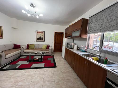 Lovely spacious house with big garden in 愛爾巴桑 Lovely spacious house with big garden in 愛爾巴桑